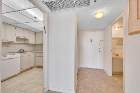 Condo in Miami Beach, Florida, 1 bedroom  № 1954986 - photo 7