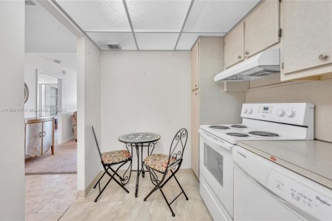 Condo in Miami Beach, Florida, 1 bedroom  № 1954986 - photo 9