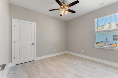 Casa en alquiler en North Port, Florida, 4 dormitorios, 159.51 m2 № 1632025 - foto 18