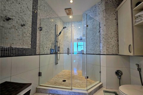 Condominio en alquiler en Sunny Isles Beach, Florida, 1 dormitorio, 89 m2 № 2030547 - foto 16