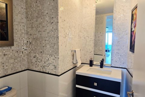 Condominio en alquiler en Sunny Isles Beach, Florida, 1 dormitorio, 89 m2 № 2030547 - foto 18