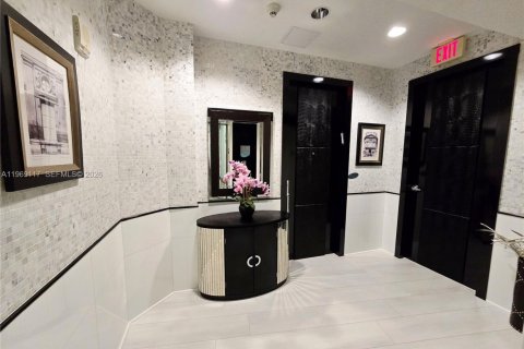 Condominio en Sunny Isles Beach, Florida, 1 dormitorio  № 2030547