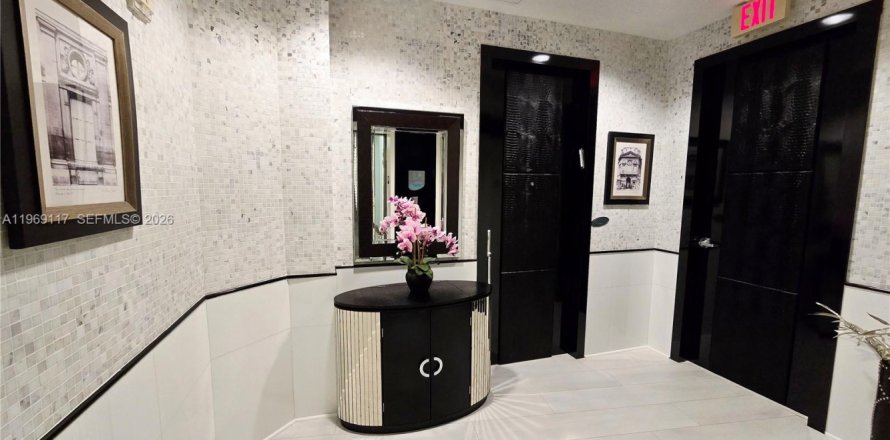 Condominio en Sunny Isles Beach, Florida, 1 dormitorio  № 2030547