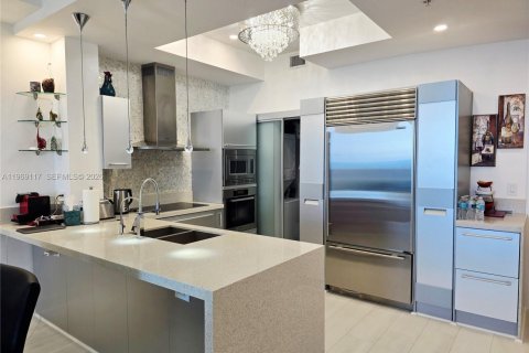 Condominio en alquiler en Sunny Isles Beach, Florida, 1 dormitorio, 89 m2 № 2030547 - foto 2