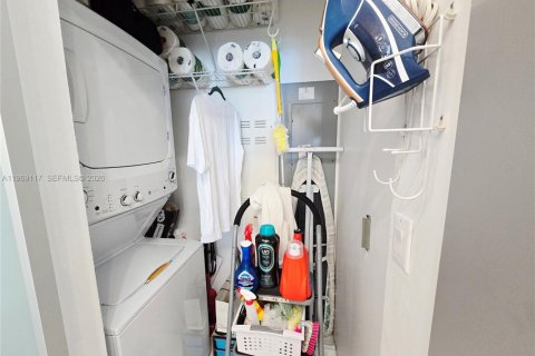 Condominio en alquiler en Sunny Isles Beach, Florida, 1 dormitorio, 89 m2 № 2030547 - foto 17