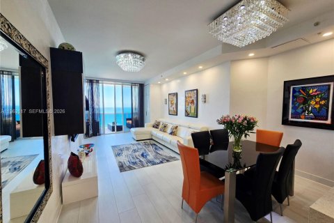 Condominio en alquiler en Sunny Isles Beach, Florida, 1 dormitorio, 89 m2 № 2030547 - foto 3