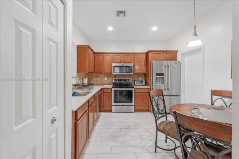 House in Fort Myers, Florida 3 bedrooms, 151.34 sq.m. № 1741533 - photo 6