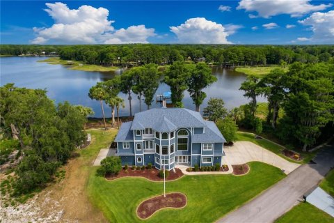 House in Inverness, Florida 4 bedrooms, 418.52 sq.m. № 2198266 - photo 4