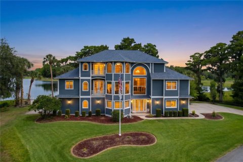 House in Inverness, Florida 4 bedrooms, 418.52 sq.m. № 2198266 - photo 15