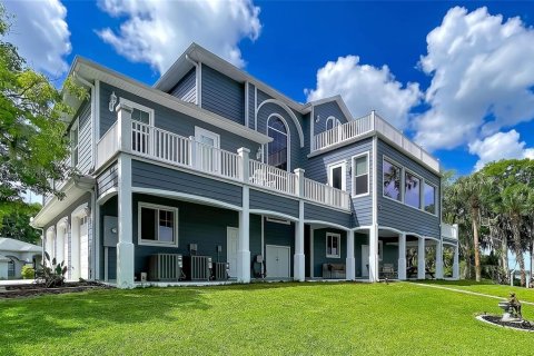 House in Inverness, Florida 4 bedrooms, 418.52 sq.m. № 2198266 - photo 6