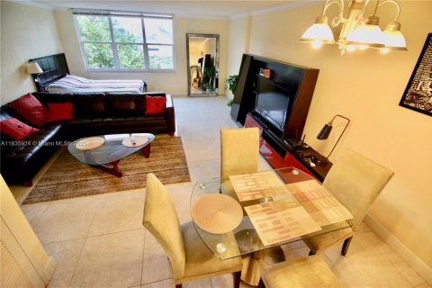 Copropriété à vendre à Hollywood, Floride: 54.81 m2 № 1935163 - photo 7