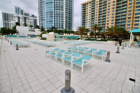 Copropriété à vendre à Hollywood, Floride: 54.81 m2 № 1935163 - photo 18