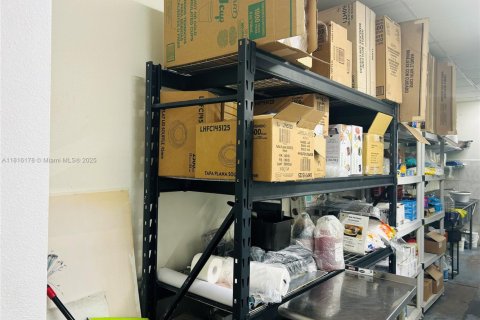 Commercial property in Tampa, Florida № 1768783 - photo 20