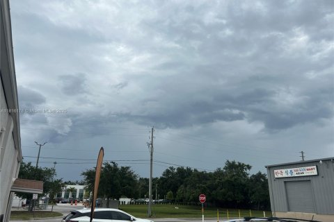 Commercial property in Tampa, Florida № 1768783 - photo 3