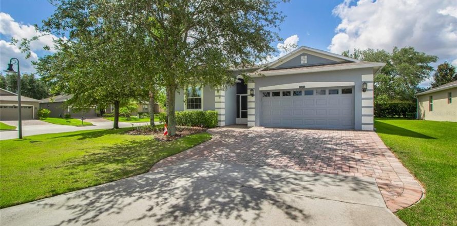 House in Clermont, Florida 3 bedrooms, 186.36 sq.m. № 1786335