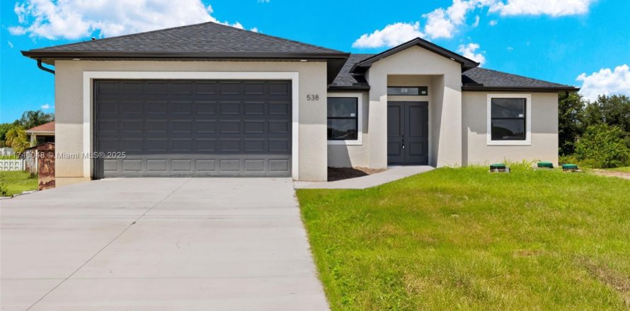 Casa en Lehigh Acres, Florida 3 dormitorios, 143.53 m2 № 1763346