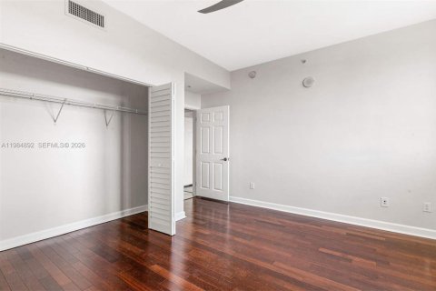 Condo in Miami, Florida, 2 bedrooms  № 2047236 - photo 13