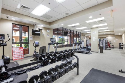 Condo in Miami, Florida, 2 bedrooms  № 2047236 - photo 19