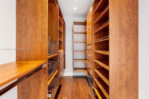Condo in Miami, Florida, 2 bedrooms  № 2047236 - photo 9