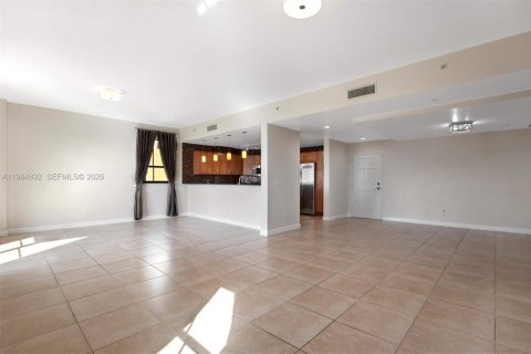 Condo in Miami, Florida, 2 bedrooms  № 2047236 - photo 3