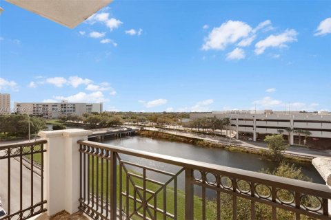 Condo in Miami, Florida, 2 bedrooms  № 2047236 - photo 17