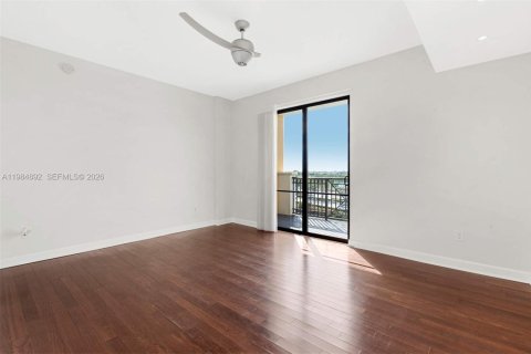Condo in Miami, Florida, 2 bedrooms  № 2047236 - photo 7