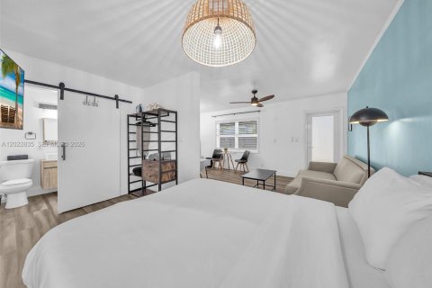 Commercial property in Fort Lauderdale, Florida 211.45 sq.m. № 2154750 - photo 18