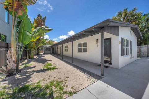 Commercial property in Fort Lauderdale, Florida 211.45 sq.m. № 2154750 - photo 2