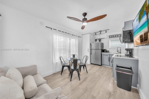 Commercial property in Fort Lauderdale, Florida 211.45 sq.m. № 2154750 - photo 30