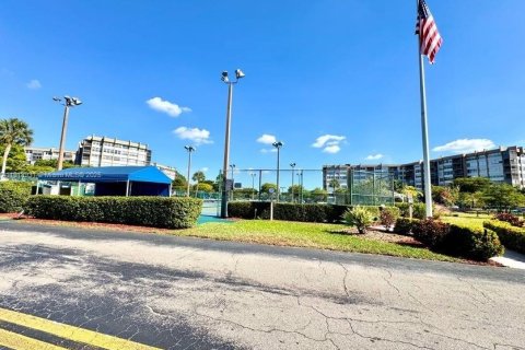 Condo in Pembroke Pines, Florida, 2 bedrooms  № 1973305 - photo 30