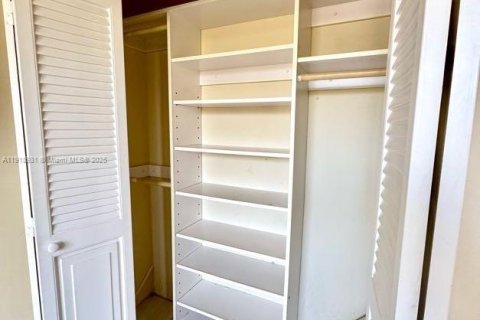 Condo in Pembroke Pines, Florida, 2 bedrooms  № 1973305 - photo 19