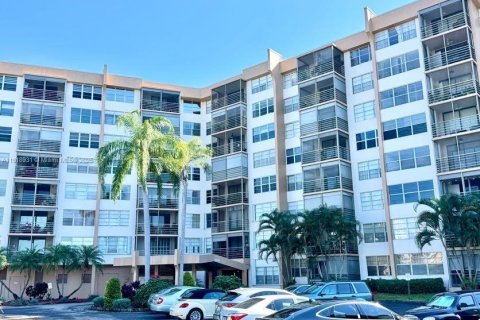 Condo in Pembroke Pines, Florida, 2 bedrooms  № 1973305 - photo 5