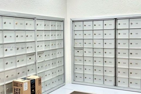 Condo in Pembroke Pines, Florida, 2 bedrooms  № 1973305 - photo 28