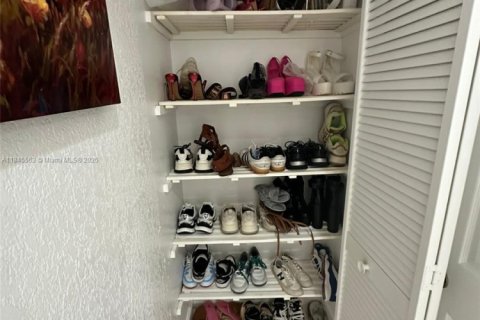 Villa ou maison à vendre à Miami, Floride: 5 chambres, 193.24 m2 № 1937352 - photo 7