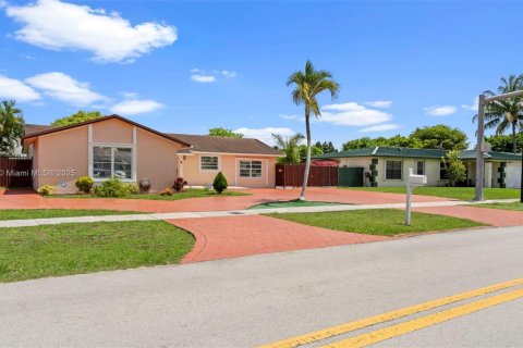 Villa ou maison à vendre à Miami, Floride: 5 chambres, 193.24 m2 № 1937352 - photo 22