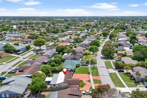Villa ou maison à vendre à Miami, Floride: 5 chambres, 193.24 m2 № 1937352 - photo 27