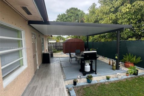 Villa ou maison à vendre à Miami, Floride: 5 chambres, 193.24 m2 № 1937352 - photo 1