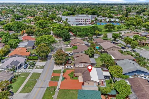 Villa ou maison à vendre à Miami, Floride: 5 chambres, 193.24 m2 № 1937352 - photo 25