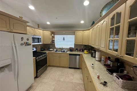 Villa ou maison à vendre à Miami, Floride: 5 chambres, 193.24 m2 № 1937352 - photo 10