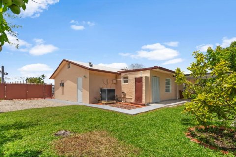 Villa ou maison à vendre à Miami, Floride: 5 chambres, 193.24 m2 № 1937352 - photo 5