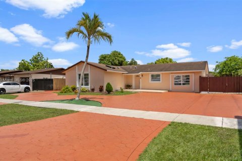 Villa ou maison à vendre à Miami, Floride: 5 chambres, 193.24 m2 № 1937352 - photo 21