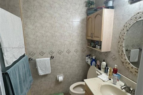 Villa ou maison à vendre à Miami, Floride: 5 chambres, 193.24 m2 № 1937352 - photo 11