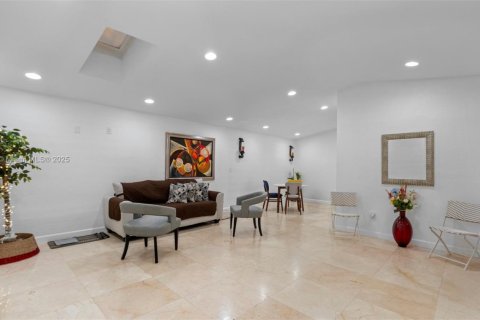 Villa ou maison à vendre à Miami, Floride: 5 chambres, 193.24 m2 № 1937352 - photo 8