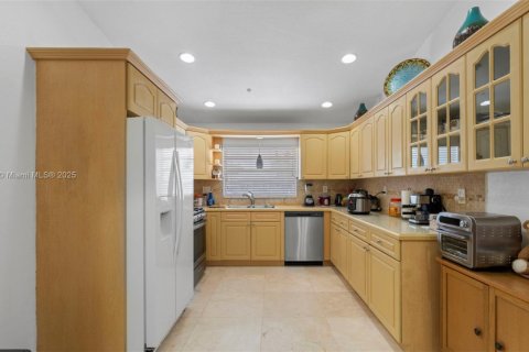 Villa ou maison à vendre à Miami, Floride: 5 chambres, 193.24 m2 № 1937352 - photo 17