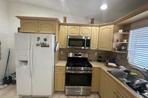 Villa ou maison à vendre à Miami, Floride: 5 chambres, 193.24 m2 № 1937352 - photo 9