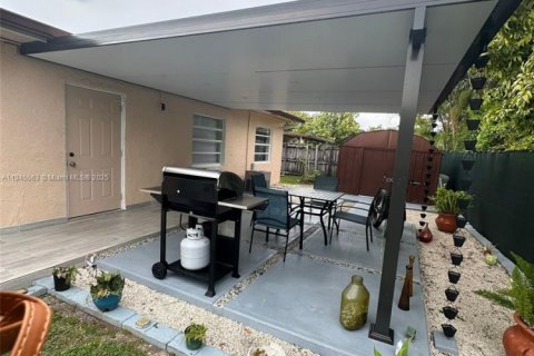 Villa ou maison à vendre à Miami, Floride: 5 chambres, 193.24 m2 № 1937352 - photo 3