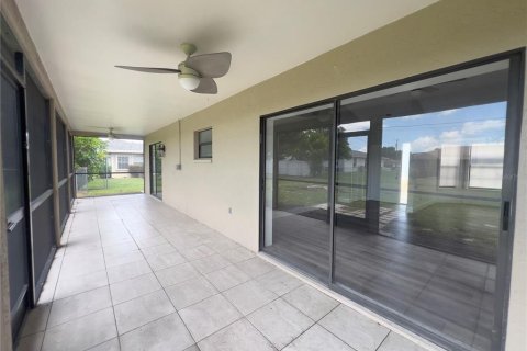 House in Cape Coral, Florida 2 bedrooms, 114.18 sq.m. № 1819610 - photo 19