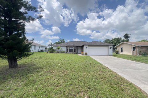 House in Cape Coral, Florida 2 bedrooms, 114.18 sq.m. № 1819610 - photo 1