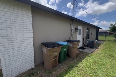 House in Cape Coral, Florida 2 bedrooms, 114.18 sq.m. № 1819610 - photo 3