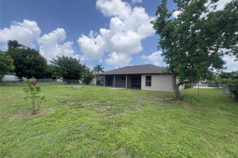 House in Cape Coral, Florida 2 bedrooms, 114.18 sq.m. № 1819610 - photo 24